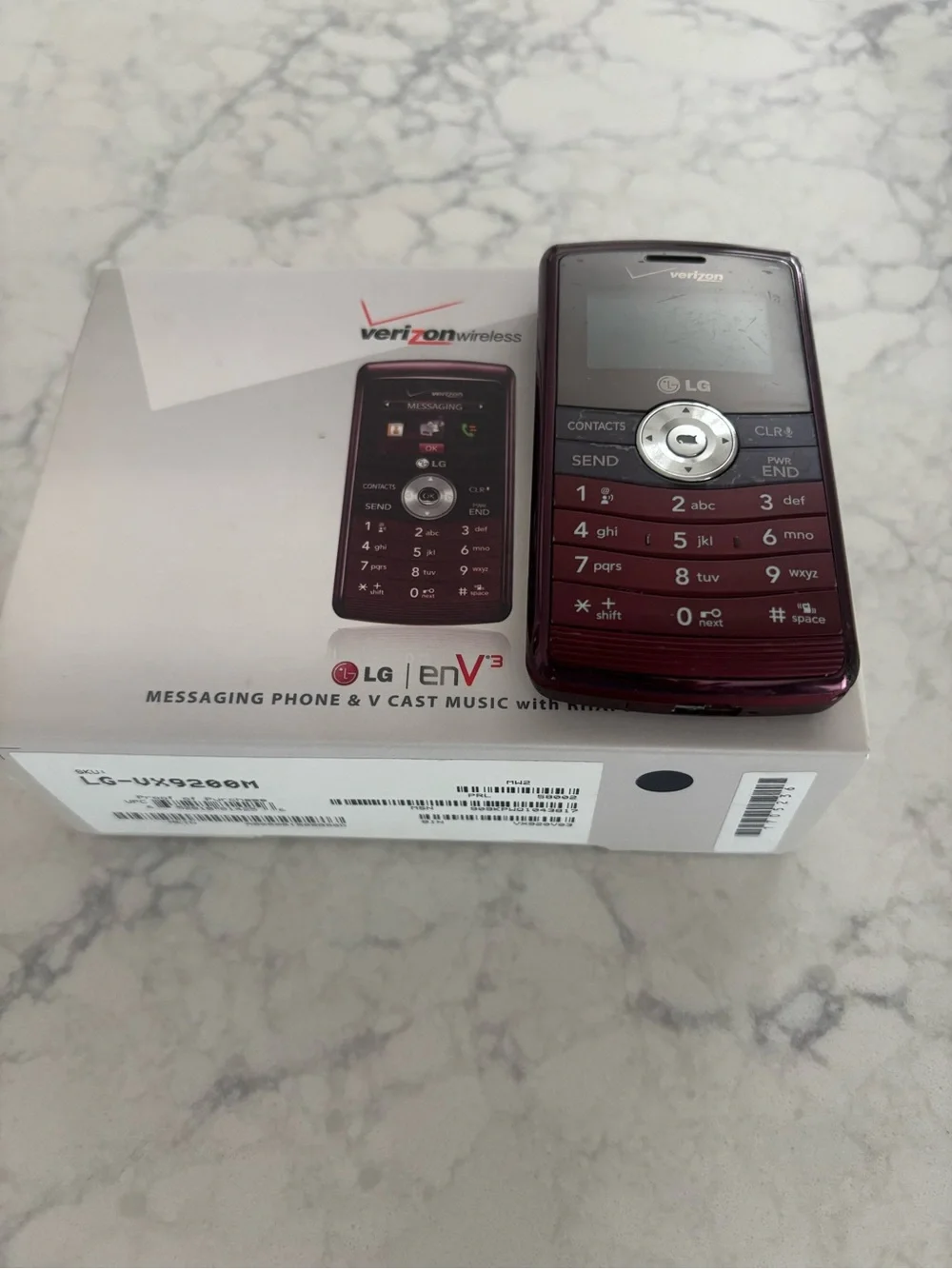LG enV3 Y2K flip Phone from Verizon with keyboard, charger and box